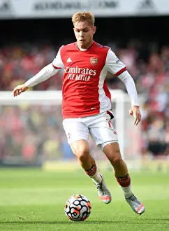 Arsenal's Pablo Mari Clashes with Chelsea in the 2021-22 Premier League Showdown