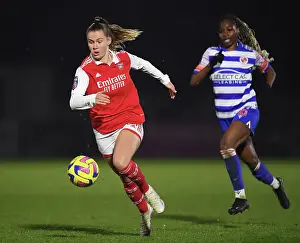 Arsenal Women V Reading Women 2022-23 Prints: Arsenal's Pelova Shines in FA Super League Clash Against Reading