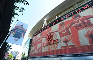 Arsenal V West Ham United 2015-16 Prints: Arsenal's Peter Cech and the Arsenal Flag at Emirates Stadium (2015-16): Arsenal vs West Ham United