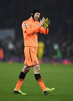 Arsenal v Manchester City 2017-18 Collection: Arsenal's Petr Cech Celebrates with Fans after Arsenal vs Manchester City Match (2017-18)