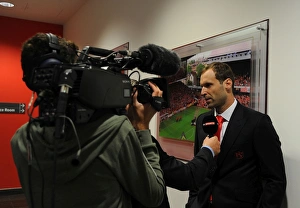 Arsenal V Liverpool 2016-17 Prints: Arsenal's Petr Cech Gears Up for Arsenal vs. Liverpool Showdown (2016-17)