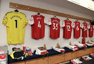 Chelsea V Arsenal 2022-23 Prints: Arsenal's Pre-Match Huddle: Chelsea FC vs Arsenal FC, Premier League 2022-23
