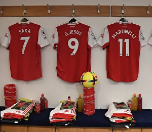 Chelsea V Arsenal 2022-23 Prints: Arsenal's Pre-Match Huddle: Chelsea vs Arsenal, Premier League 2022-23