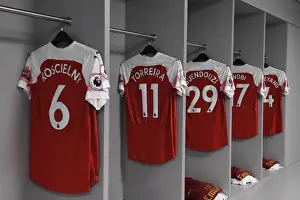 Manchester City V Arsenal 2018-19 Prints: Arsenal's Pre-Match Huddle: Manchester City vs Arsenal, Premier League 2018-19