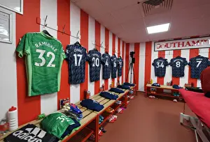 Southampton V Arsenal 2021-22 Prints: Arsenal's Pre-Match Huddle: Southampton vs Arsenal, Premier League 2021-22