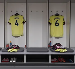 Liverpool V Arsenal 2021-22 Prints: Arsenal's Pre-Match Preparation