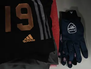 Juventus Women V Arsenal Women 2022-23 Prints: Arsenal's Pre-Match Preparations: Juventus vs Arsenal