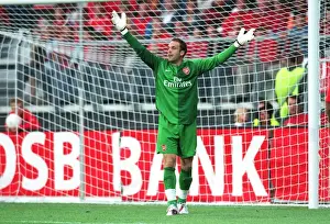 Arsenal's Pre-Season Triumph: 3-0 Victory Over AZ Alkmaar (2006)