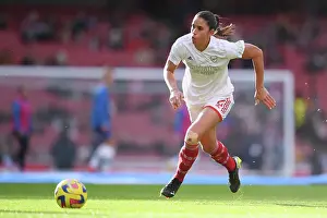 Arsenal's Rafaelle Souza Gears Up for FA WSL Showdown Against Chelsea at Emirates Stadium
