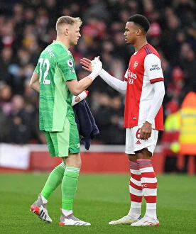 Images Dated 11th December 2021: Arsenal's Ramsdale and Magalhaes Prepare for Southampton Clash (Arsenal v Southampton, 2021-22)