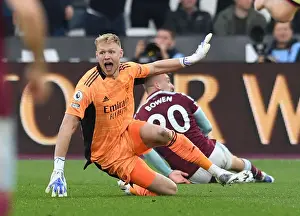 Arsenal's Ramsdale Reacts to Bowen Dive in Intense West Ham Clash (Premier League 2021-22)