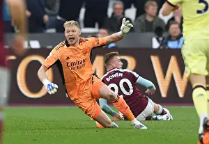Arsenal's Ramsdale Reacts to Bowen's Controversial Dive in West Ham vs Arsenal (Premier League 2021-22)