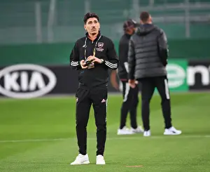 Arsenal's Ready Rocket: Hector Bellerin Gears Up for Europa League Battle at Rapid Vienna