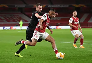 Arsenal's Reiss Nelson Clashes with Dundalk's Cameron Dummigan in Empty Emirates Stadium - UEFA Europa League 2020-21