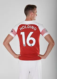 Arsenal's Rob Holding at 2018/19 First Team Photo Call