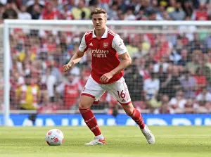 Arsenal's Rob Holding in Action: Premier League Showdown between Arsenal and Everton (2021-22)