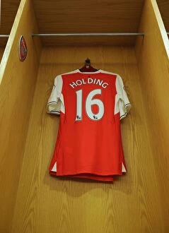 Images Dated 7th May 2017: Arsenal's Rob Holding Ready for Battle Against Manchester United (2016-17)