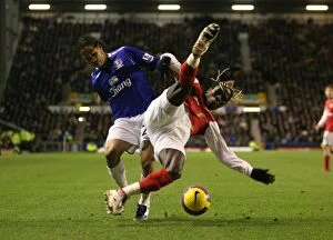 Everton v Arsenal 2007-08 Collection: Arsenal's Sagna and Pienaar Clash in Dominant 4-1 Premier League Victory at Everton, 2007