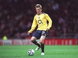 Images Dated 26th October 2005: Arsenal's Sebastian Larsson Scores in Carling League Cup Victory over Sunderland (2005)