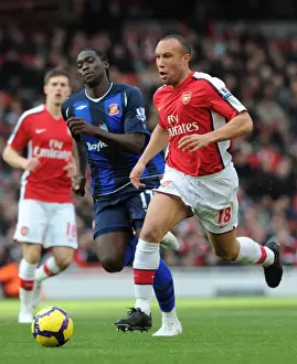 Arsenal V Sunderland 2009-10 Prints: Arsenal's Silvestre Shuts Down Sunderland's Jones: Arsenal 2-0