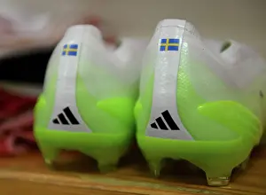 Arsenal's Stina Blackstenius: Pre-Match Preparation for UEFA Champions League Clash with Paris FC (2023-24)