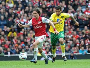 Images Dated 5th May 2012: Arsenal's Tomas Rosicky Battles Norwich's Bradley Johnson in Premier League Showdown