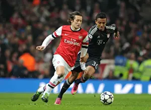 Arsenal's Tomas Rosicky Outmaneuvers Bayern Munchen's Luiz Gustavo in Champions League Clash