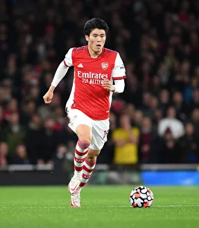 Arsenal's Tomiyasu in Action: Arsenal vs. Aston Villa, Premier League 2021-22