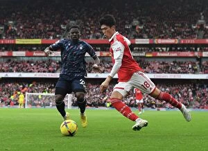 Arsenal v Nottingham Forest 2022-23 Collection: Arsenal's Tomiyasu Outruns Aurier in Premier League Clash vs. Nottingham Forest