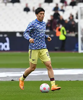Arsenal's Tomiyasu Warms Up Ahead of West Ham Clash in Premier League