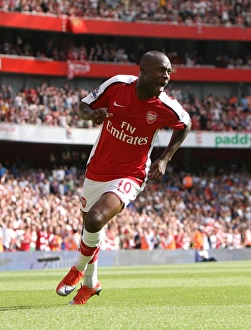 Arsenal's Triumph: Gallas's Goal in Arsenal's Thrilling 4-1 Victory Over Portsmouth (Barclays Premier League, Emirates Stadium, 22/8/09)