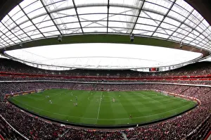 Arsenal's Triumph: 3-0 Over Tottenham Hotspur at Emirages Stadium (2006)