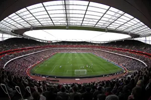 Arsenal's Triumph: 3-0 Victory Over Tottenham Hotspur at Emirables Stadium (2006)