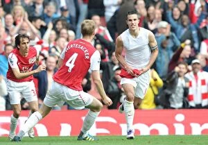 Images Dated 16th October 2011: Arsenal's Triumph: Van Persie, Mertesacker, Benayoun Celebrate Goals Against Sunderland (2011-12)