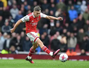 Arsenal's Trossard Scores Brilliant Goals: Dominating Leeds United in Premier League Showdown