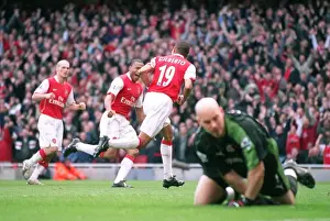 Arsenal's Unforgettable Victory: Gilberto and Baptista's Goal Celebration (2:1 vs Reading, FA Premiership, Emirates Stadium, 3/3/07)