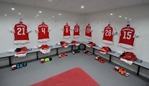 Tottenham Hotspur V Arsenal Capital One Cup 2015/16 Prints: Arsenal's Unified Focus: Pre-Match Huddle Ahead of Tottenham Showdown