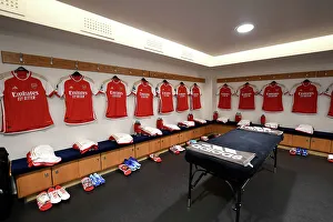 Arsenal's Unified Focus: Pre-Match Huddle Against Chelsea, Premier League 2023-24