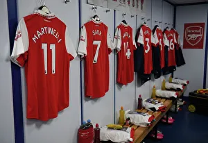 Arsenal's Unified Focus: Pre-Match Huddle vs. Everton, Premier League 2022-2023