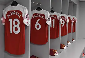 Manchester City V Arsenal 2018-19 Prints: Arsenal's United Front: Pre-Match Huddle Against Manchester City