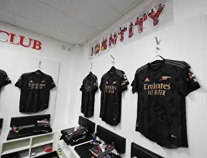 Southampton V Arsenal 2022-23 Prints: Arsenal's United Front: Pre-Match Huddle Against Southampton, Premier League 2022-23