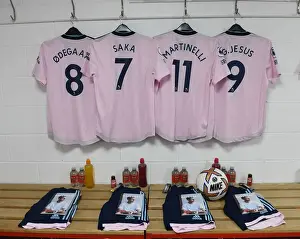 Arsenal's Unity: Pre-Match Huddle Ahead of AFC Bournemouth Clash (Premier League 2022-23)