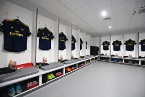 Arsenal's Unity: The Pre-Match Huddle Before Facing Liverpool (Premier League 2019-20)