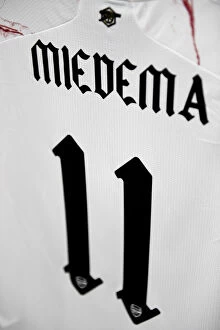 Images Dated 22nd August 2020: Arsenal's Vivianne Miedema Prepares for Arsenal FC vs Paris Saint-Germain in UEFA Women's