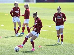 Images Dated 25th April 2021: Arsenal's Vivianne Miedema Prepares for Brighton Clash in Empty Meadow Park