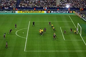 Arsenals wall rushes to charge down Ronaldinho (Barca) shot