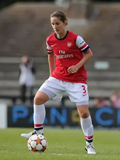 Arsenal's Yvonne Tracy in Action against Barcelona (UEFA Women's Champions League 2012-13)