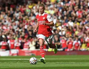 Arsenal's Zinchenko Faces Off Against Tottenham in Intense 2022-23 Premier League Clash