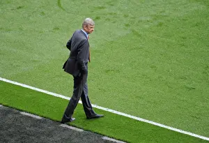 Arsene Wenger and Arsenal Face Off Against Manchester United in Premier League Clash (2012-13)