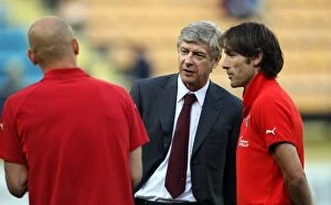 Villarreal v Arsenal 2008-9 Collection: Arsene Wenger the Arsenal Manager chats to ex Arsenal